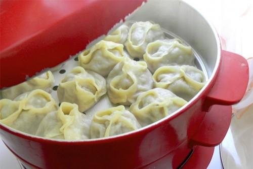 Вкусно и сочно манти: рецепта в двоен котел