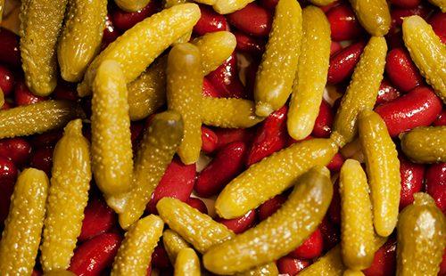 Мариновани краставички с червен боб
