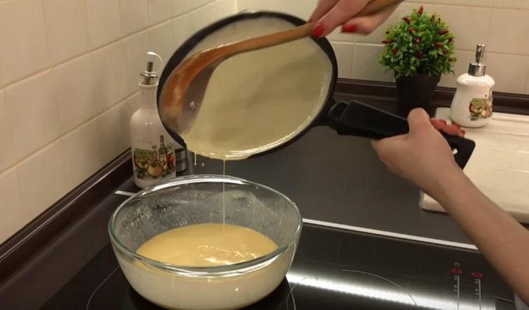 печенето на такива палачинки в мляко е лесно.