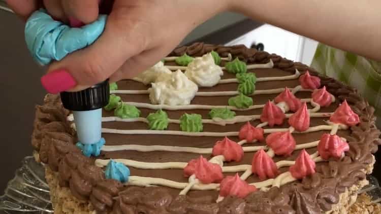 Вкусната киевска торта, приготвена у дома, е готова