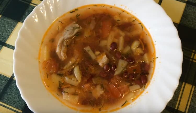 Такава супа с консервирани зърна е вкусна и удовлетворяваща.