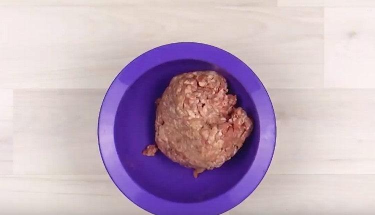 Сложете каймата в купа.