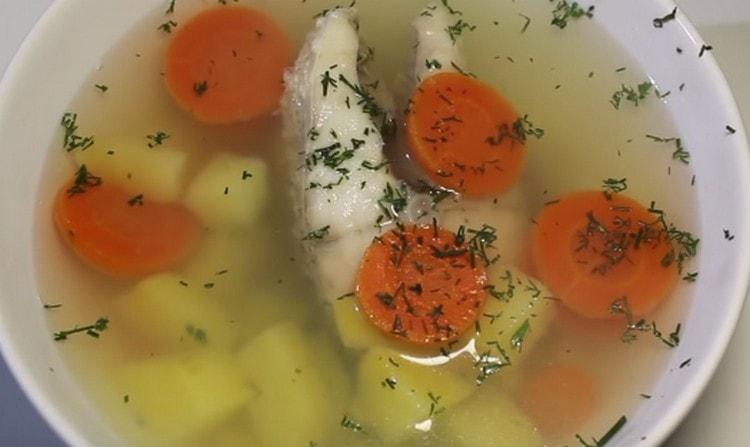 Ухото на щука е прозрачно, вкусно и много ароматно.