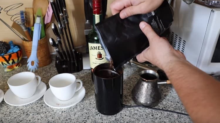 Меле кафе на зърна.
