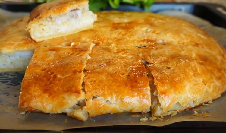 Такъв пай с риба и ориз се приготвя просто, но се оказва много вкусен.