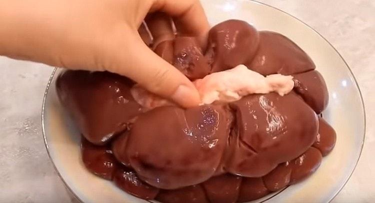 Много е важно предварително да накиснете телешките бъбреци.