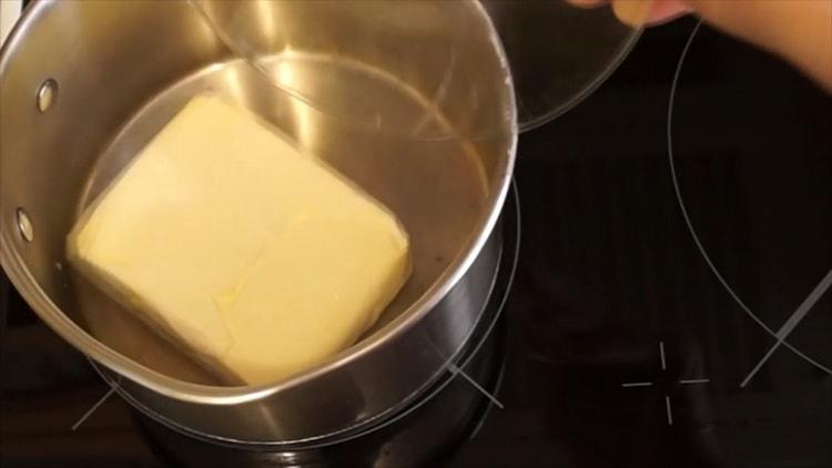 Според рецептата за готвене на пиле с картофи разтопете масло