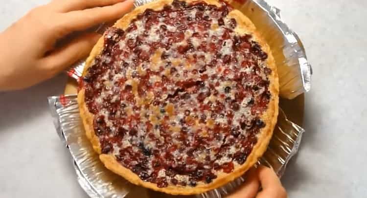 Вкусен пай от боровинки е готов