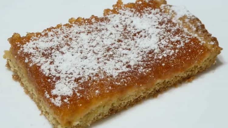 Вкусна сладка торта е готова.
