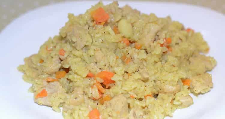 Вкусен пилаф с пилешко месо, приготвено в казан на Goov