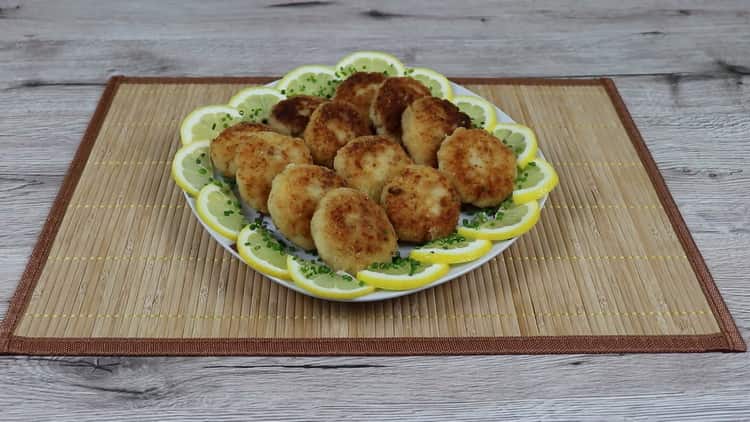Вкусни банички с риба треска са готови