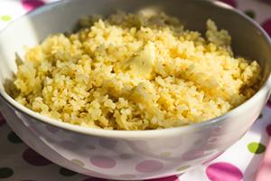 Просто каша от булгур в бяла купа