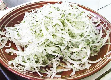 Маринован лук на борда