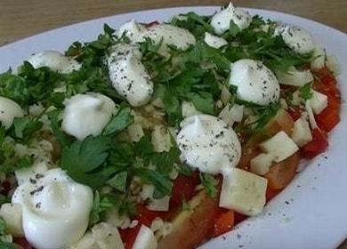 Най-вкусната салата с орехи и пушено пиле: стъпка по стъпка рецепта със снимки и видеоклипове.