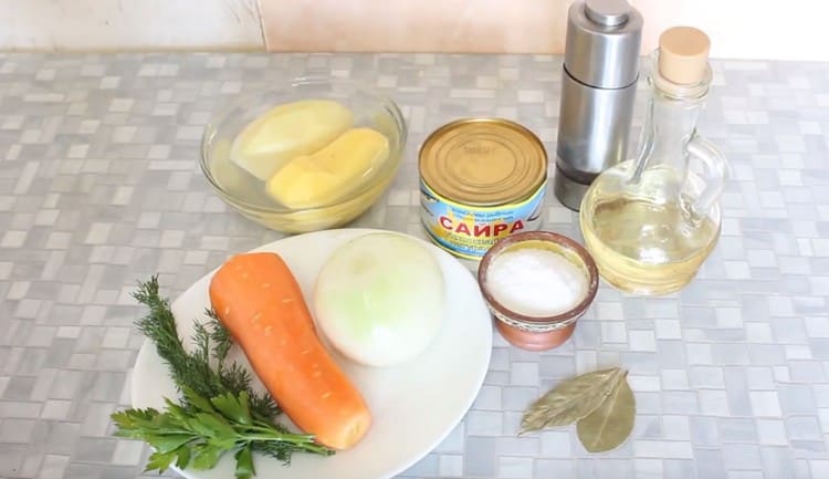 Почистваме и измиваме лука, картофите, морковите.