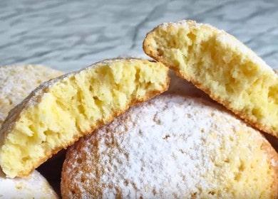 Готвене на вкусни домашни бисквитки на заквасена сметана според рецептата със снимка.