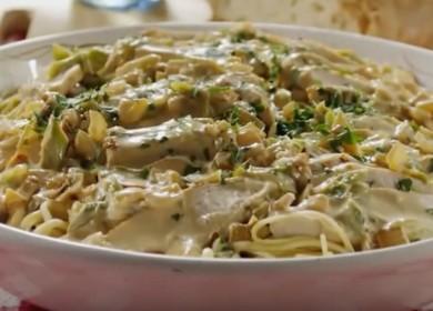 Невероятно вкусни тестени изделия с пиле в кремообразен сос: готвим според рецептата със снимка.