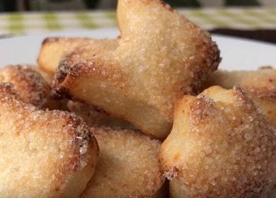Готвене на вкусни късопечени бисквитки с извара според рецептата със снимка.