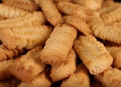 Правилно готвене на вкусни бисквити от месомелачка: рецепта със стъпка по стъпка снимки.