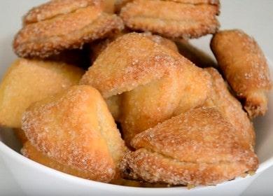 Готвене на вкусни бисквитки Уши от извара според стъпка по стъпка рецепта със снимка.