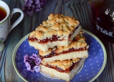 Приготвяме вкусен раздробен пай със сладко според рецептата със снимка.
