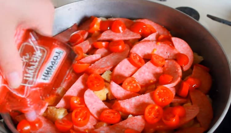На следващо място, разпределяме кетчупа по точка.