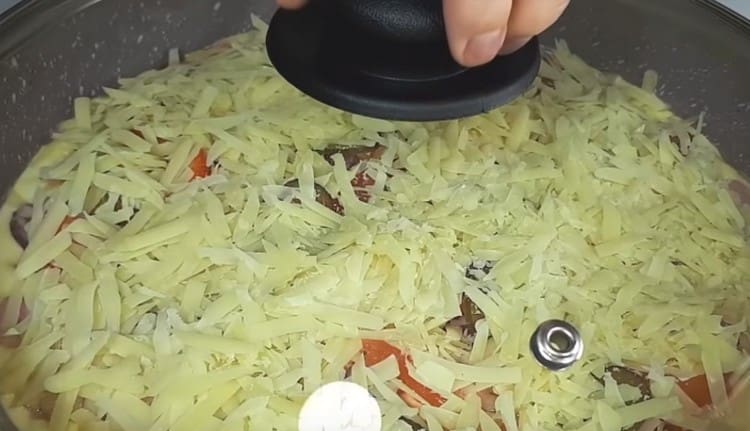 Готвене на ястие под капака.