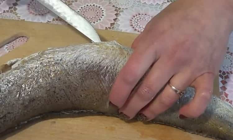 За вкусно готвене на риба хек. пригответе съставките