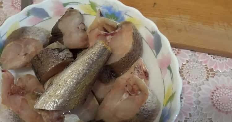 За вкусно готвене на риба с хек, осолете рибата