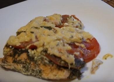 Вкусна сьомга във фурната: рецепта във фолио със стъпка по стъпка снимки.