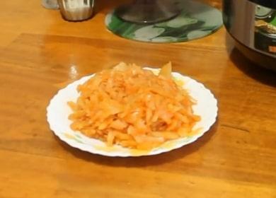 Вкусно задушено зеле в бавна готварска печка: гответе по рецептата със снимка.