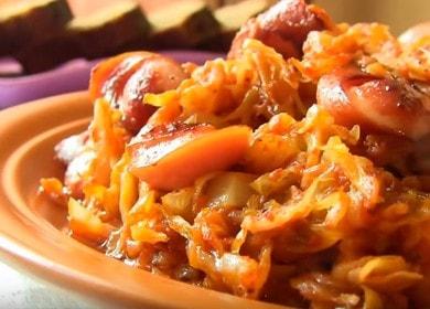 Вкусно задушено зеле със колбаси: рецепта със снимка.