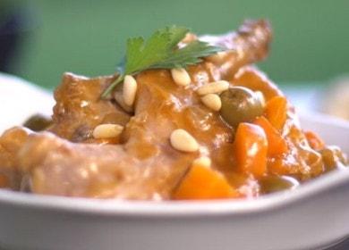 Вкусен задушен заек с лук и моркови: гответе по рецептата със снимка.