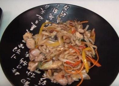 Удон с пилешко месо и зеленчуци - необичайно и много вкусно