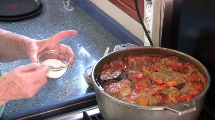 Сол и черен пипер на вкус.