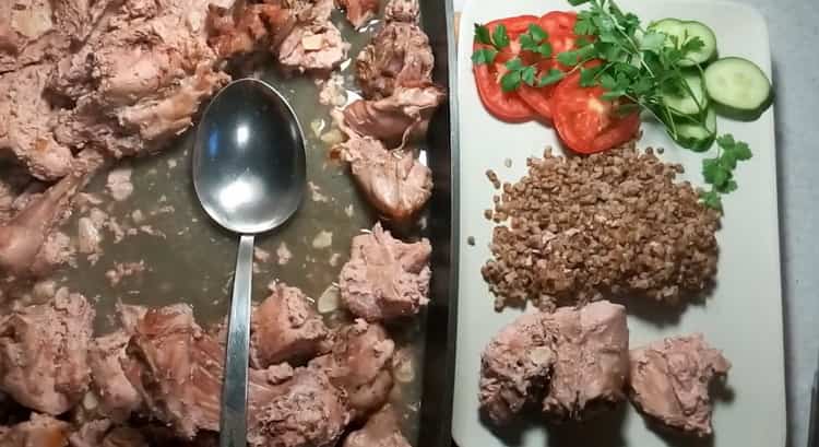 Печен на фурна нежен заек в заквасена сметана
