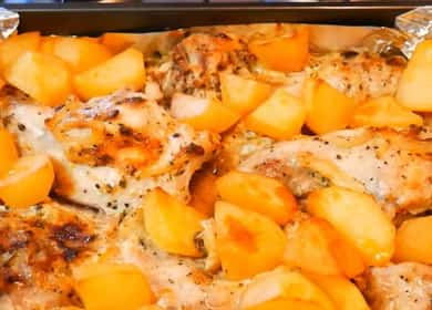 Запечен заек в заквасена сметана с картофи на фурна