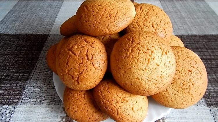 вкусни медени бисквитки, приготвени по проста рецепта, готови