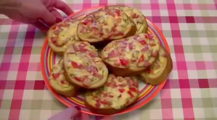 Мини пица на хлеб по рецепта стъпка по стъпка със снимка