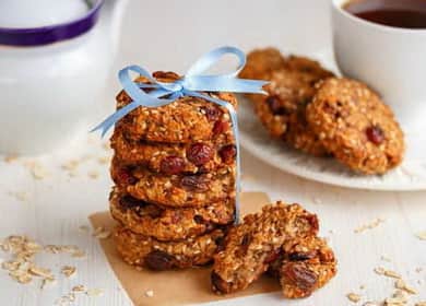 Банановите бисквитки с овесени ядки са здравословна и вкусна алтернатива на обикновените бисквитки.
