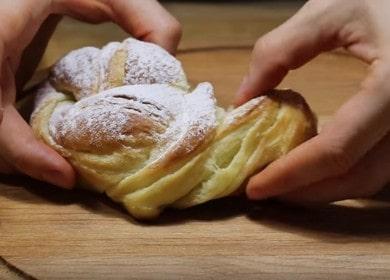 Приготвяме вкусни кифлички от бутер тесто с мая по стъпка по стъпка рецепта със снимка.