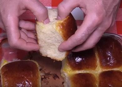 Ние готвим буйни кифлички на кефир във фурната на мая съгласно стъпка по стъпка рецепта със снимка.