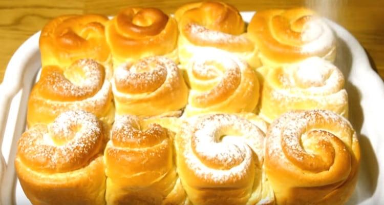 Готовите продукти също могат да бъдат поръсени с пудра захар.