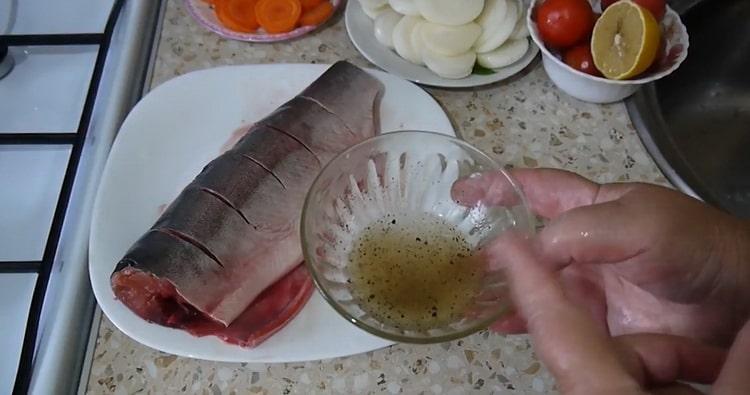 За приготвяне на розова сьомга със зеленчуци. направете марината