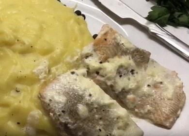 Нежна розова сьомга в сметана: вкусна стъпка по стъпка рецепта със снимки.