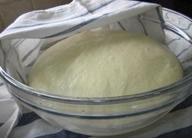 Много вкусно тесто с мая от кефир за пайове: готвим според рецептата със стъпка по стъпка снимки.