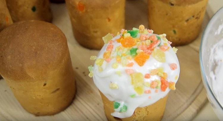 Както можете да видите, вкусна великденска торта може да се направи по суха мая рецепта.