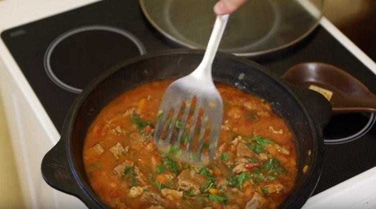 Месото трябва да се вкуси: станало ли е меко.