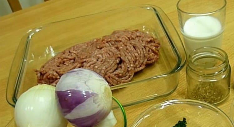 Разстелете каймата в купа.