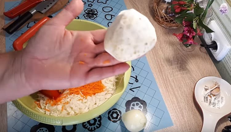 Ние също търкаме целина до зеленчуци.